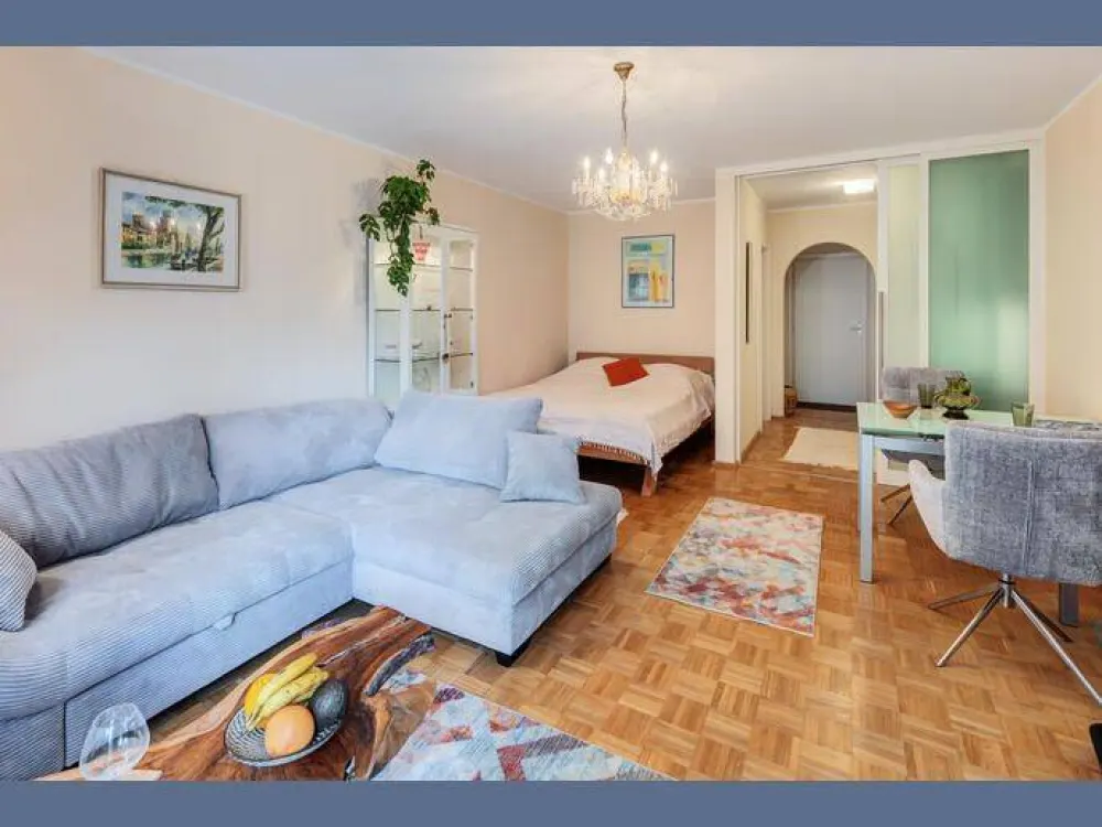 Möbliert: Neu eingerichtetes Apartment mit Balkon in München-Solln