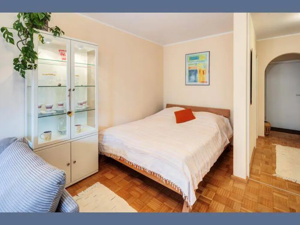 Möbliert: Neu eingerichtetes Apartment mit Balkon in München-Solln