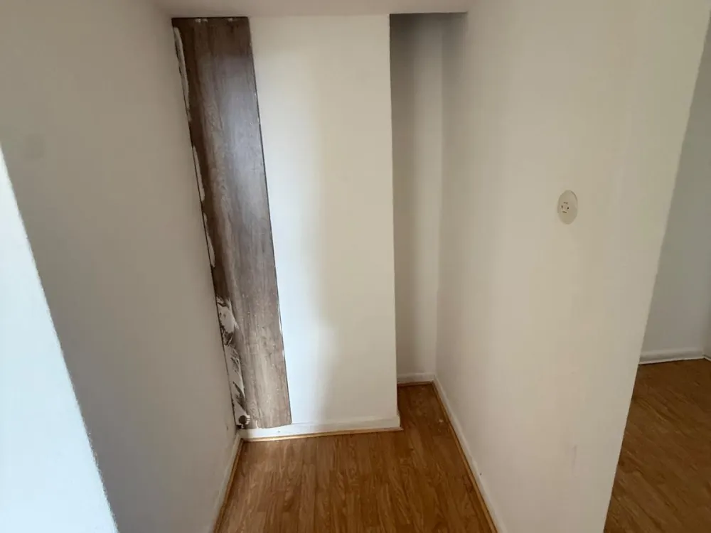 Central 4-Room Apartment with Balcony and Spacious Eat-In Kitchen
