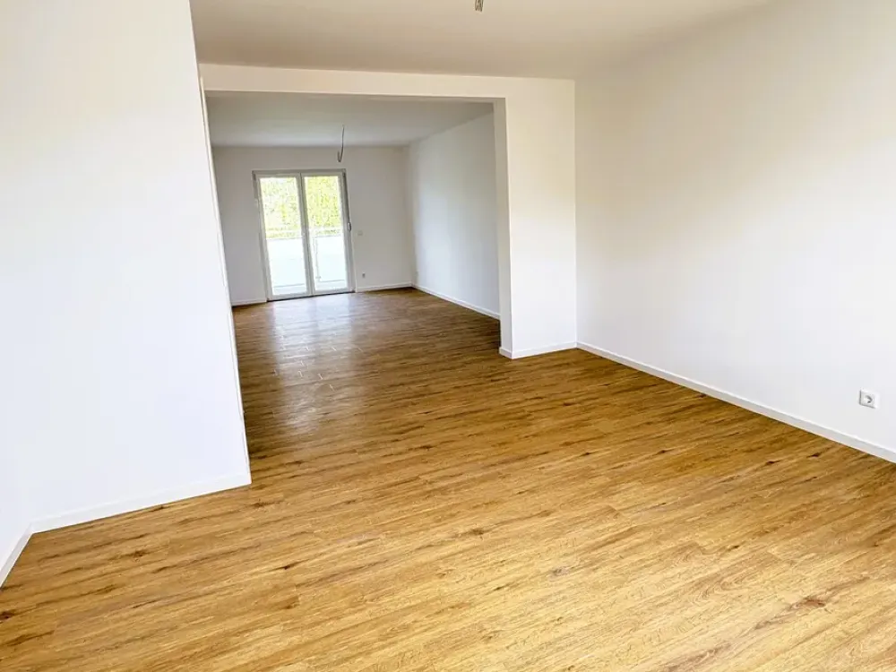 Alles NEU: 3-Zimmer EOF Wohnung mit WBS EK Stufe II für 513,00 Euro KM inkl. Förderung gegenüber Si