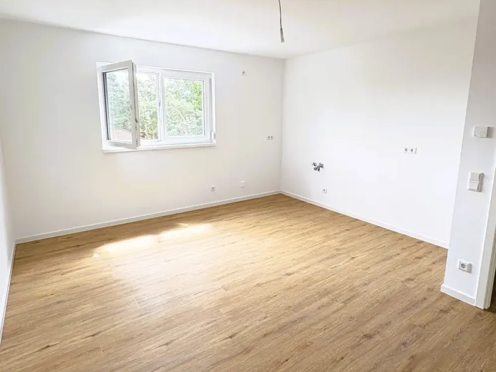 Alles NEU: 3-Zimmer EOF Wohnung mit WBS EK Stufe II für 513,00 Euro KM inkl. Förderung gegenüber Si