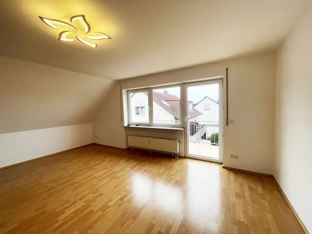 3 Zimmer. Ruhige Lage, Westbalkon, sehr gepflegt und schön renoviert