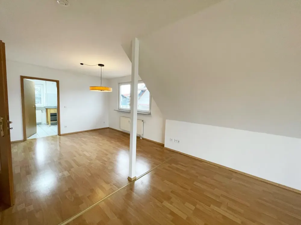 3 Zimmer. Ruhige Lage, Westbalkon, sehr gepflegt und schön renoviert