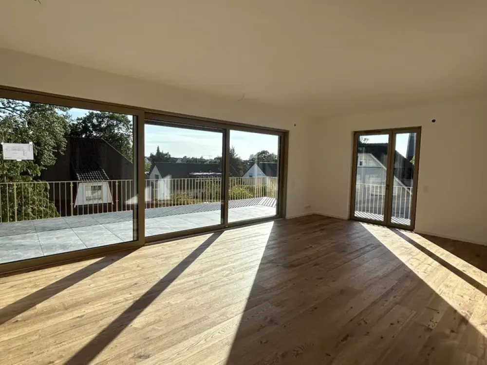 Exclusive 4-Room Penthouse with Roof Terrace at Misburger Forest