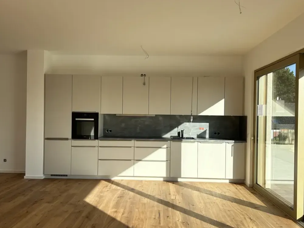Exclusive 4-Room Penthouse with Roof Terrace at Misburger Forest