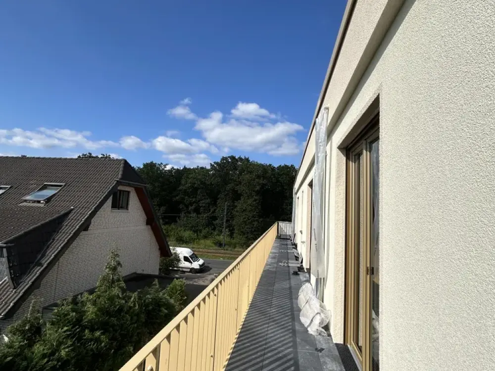Exclusive 4-Room Penthouse with Roof Terrace at Misburger Forest