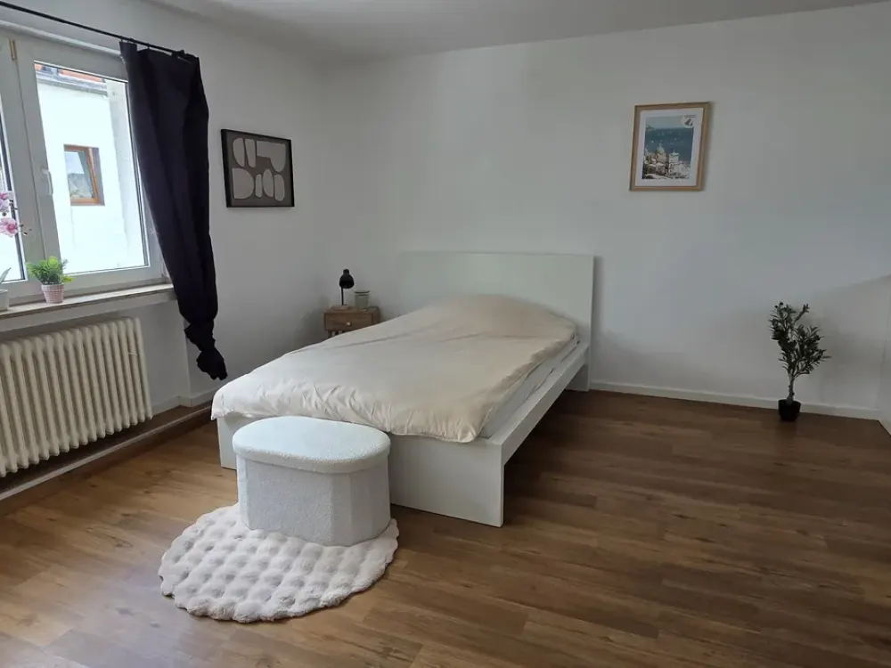 Modernes, frisch saniertes 1,5-Zimmer-Apartment mit neuer Einbauküche in Köln-Ehrenfeld