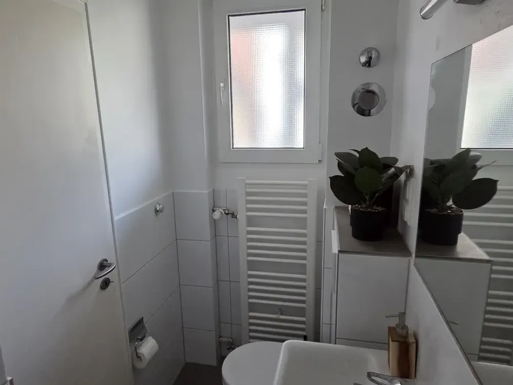 Modernes, frisch saniertes 1,5-Zimmer-Apartment mit neuer Einbauküche in Köln-Ehrenfeld