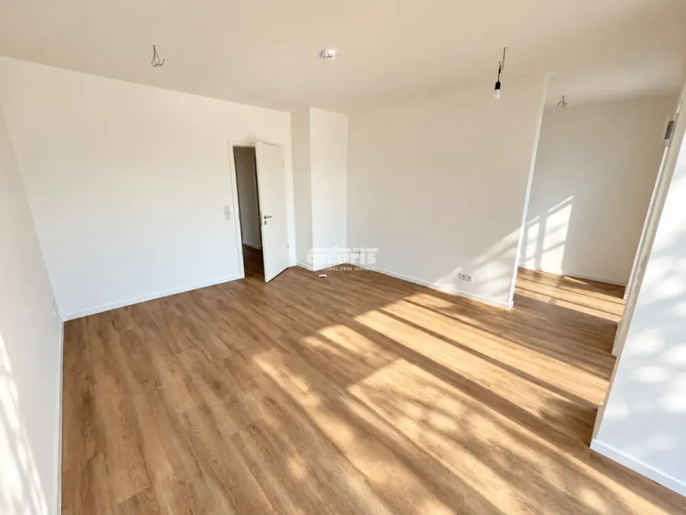 شركة antaris Immobilien GmbH شقة مشرقة من 4 غرف مع شرفة وحمامين