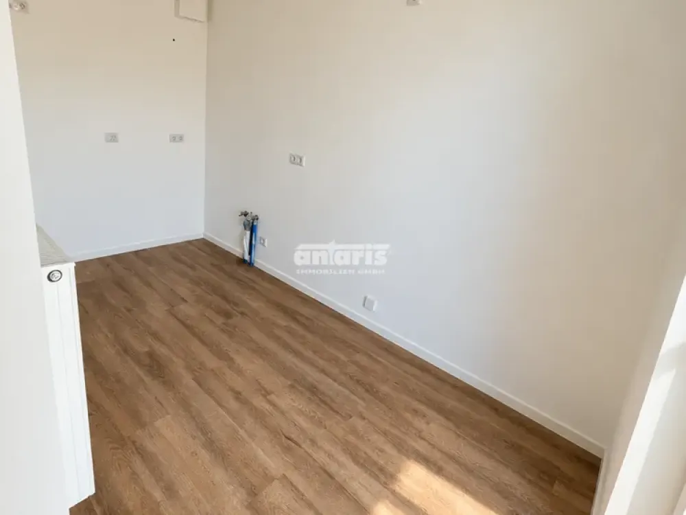 شركة antaris Immobilien GmbH شقة مشرقة من 4 غرف مع شرفة وحمامين
