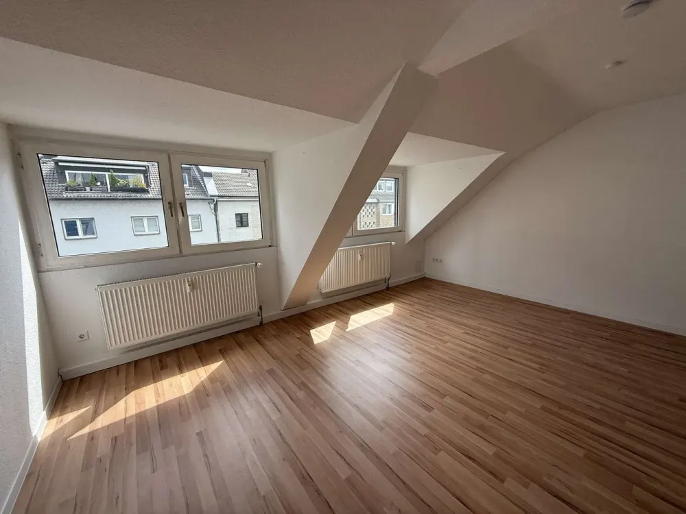 Zentral gelegen: Gemütliche und helle Dachgeschosswohnung