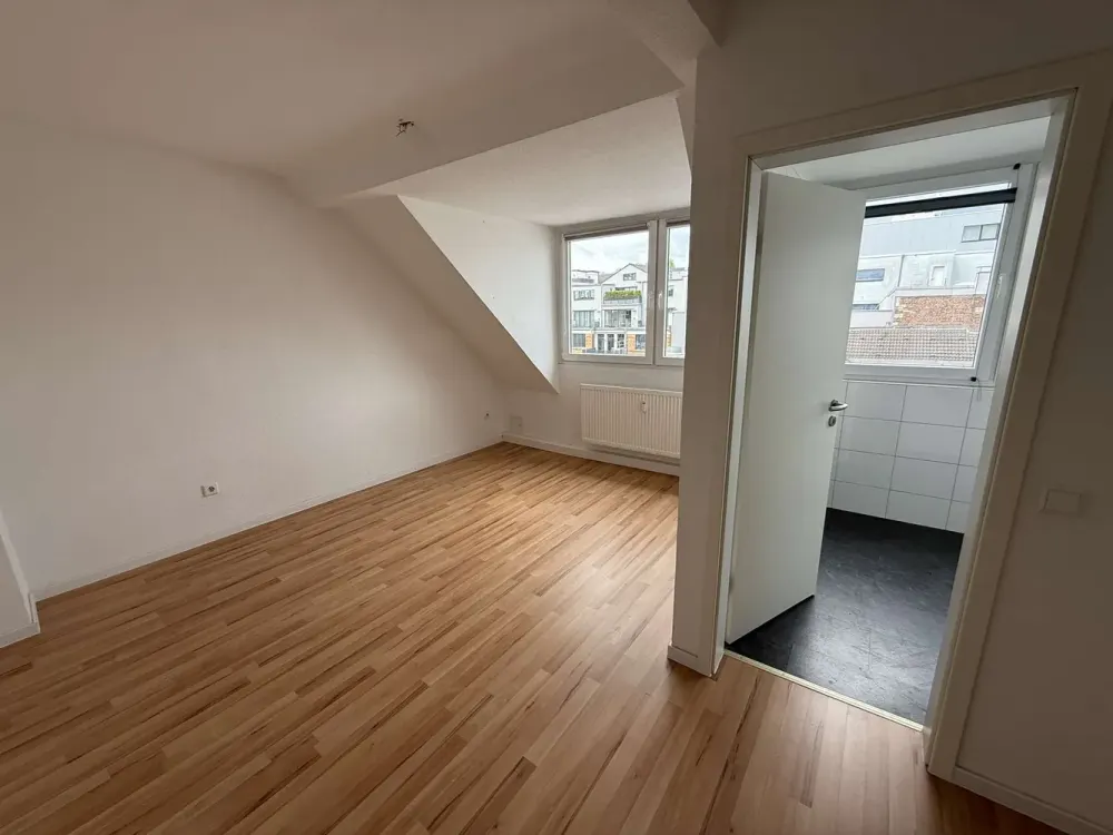 Zentral gelegen: Gemütliche und helle Dachgeschosswohnung