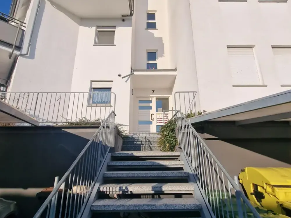 Viel Platz zum Wohlfühlen, großzügige 2-Zimmer-Wohnung mit großem Balkon & Carport