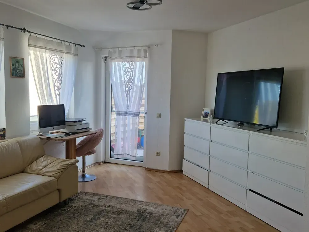 Viel Platz zum Wohlfühlen, großzügige 2-Zimmer-Wohnung mit großem Balkon & Carport