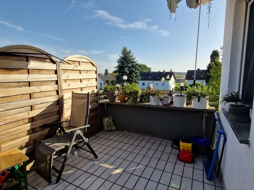 Viel Platz zum Wohlfühlen, großzügige 2-Zimmer-Wohnung mit großem Balkon & Carport