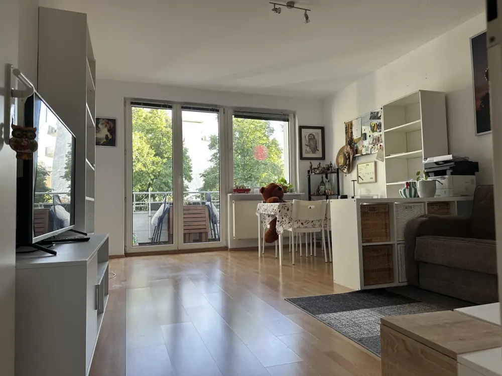 Zuhause mit 2 Zimmern und süd Balkon 20 min mit U6 zur Unter den Linden