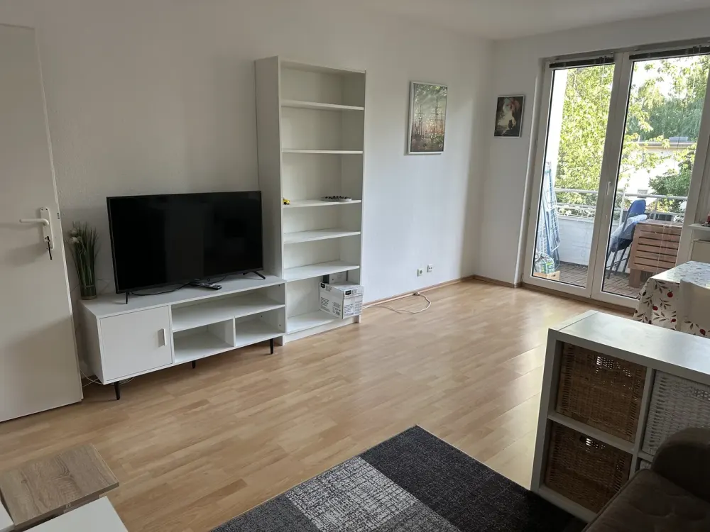 Zuhause mit 2 Zimmern und süd Balkon 20 min mit U6 zur Unter den Linden