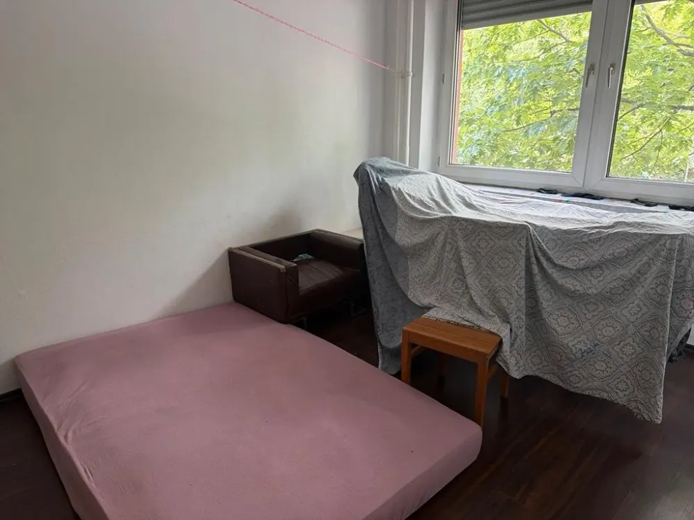1 zimmer frei bis 30 Octobar 2026