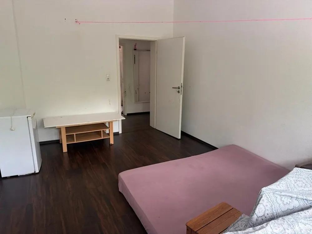 1 zimmer frei bis 30 Octobar 2026