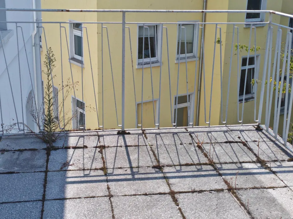 4ZW ALTBAUWOHNUNG WANNENBAD SEPERATE DUSCHE PARKETT BALKON EBK ZENTRALE LAGE ECKENHEIMER LANDSTR 3 U BAHN 5 LAUFNÄHE ZEIL 2er WG MÖGLICH