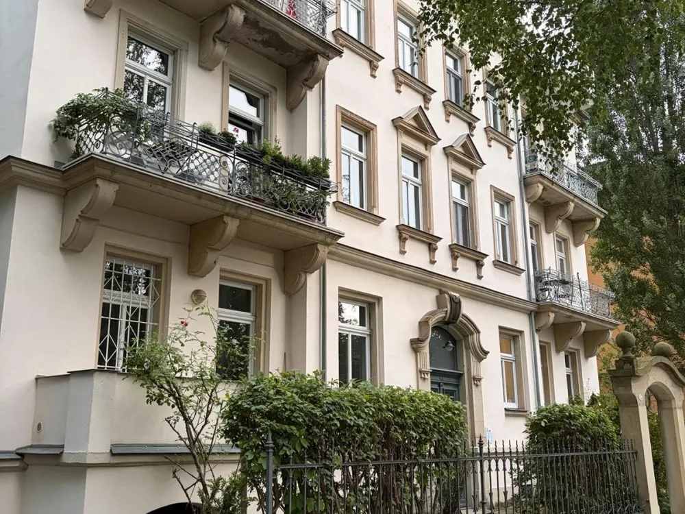 Charmante 2-Zimmer-Wohnung mit Balkon in Dresden Striesen Ost