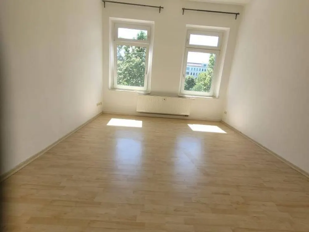 2 Raum Wohnung 1. OG direkt am Lene Voigt Park WG geeignet