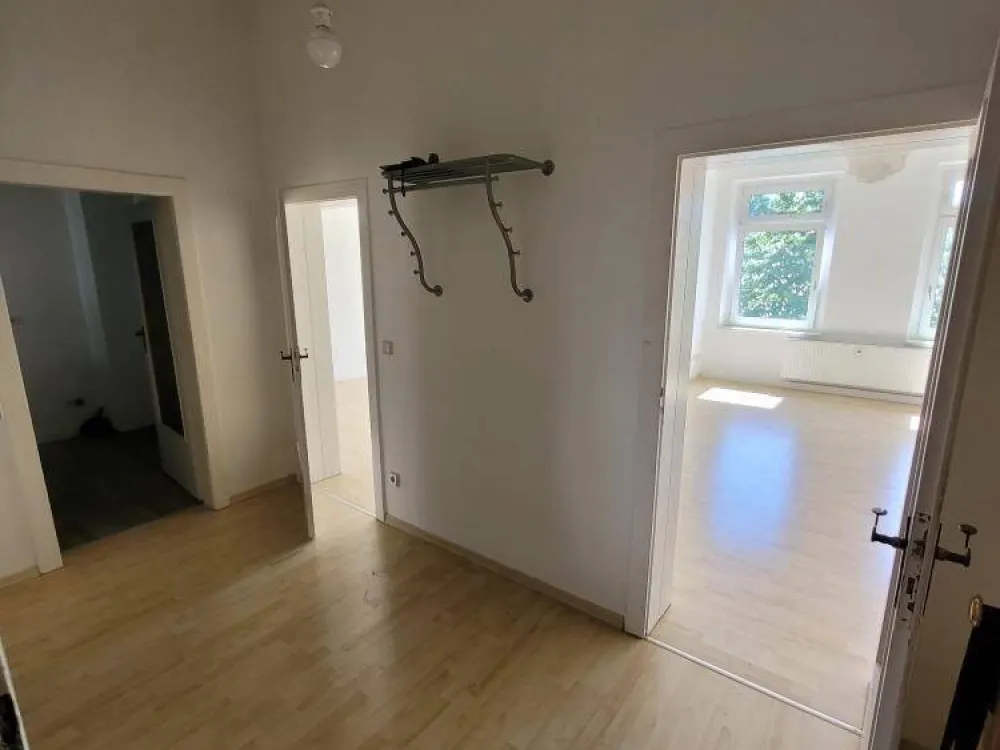 2 Raum Wohnung 1. OG direkt am Lene Voigt Park WG geeignet