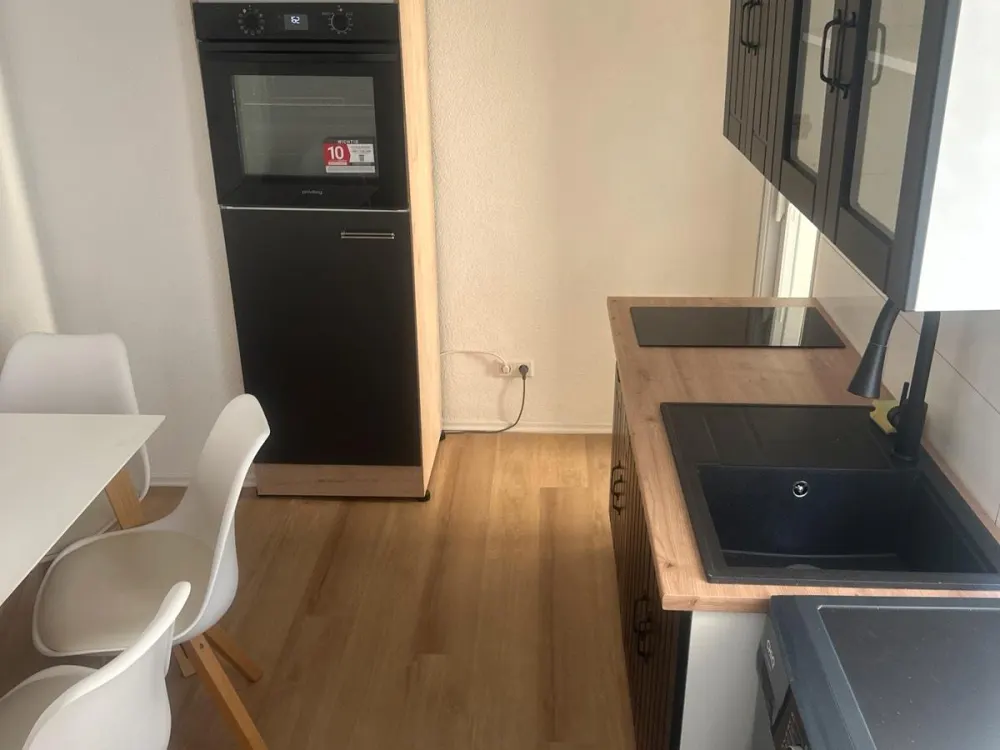 2-Zimmer-Apartment in Zuffenhausen, neu saniert & möbliert