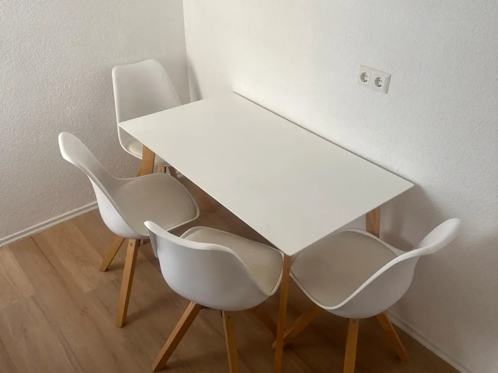 2-Zimmer-Apartment in Zuffenhausen, neu saniert & möbliert