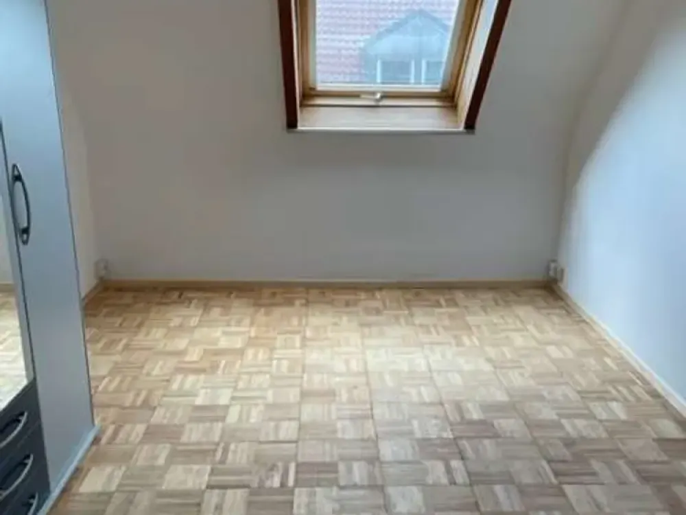 4 ZIMMER-WOHNUNG - REINSBURGSTR. 73 4.OG***