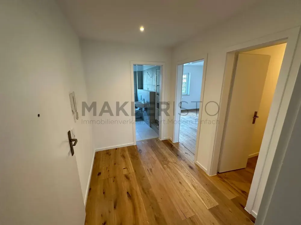 **Modernisierte 2-Raumwohnung mit Balkon, Einbauküche & Stellplatz in der Südvorstadt**