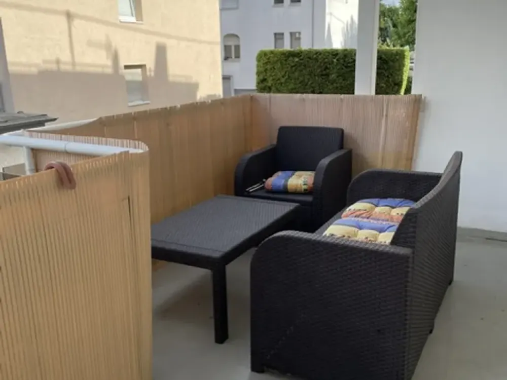 Komplett möblierte Wohnung mit Balkon