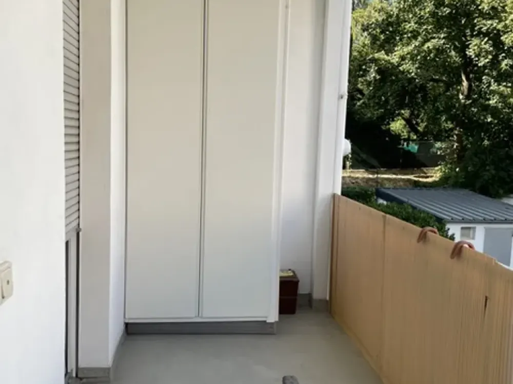 Komplett möblierte Wohnung mit Balkon