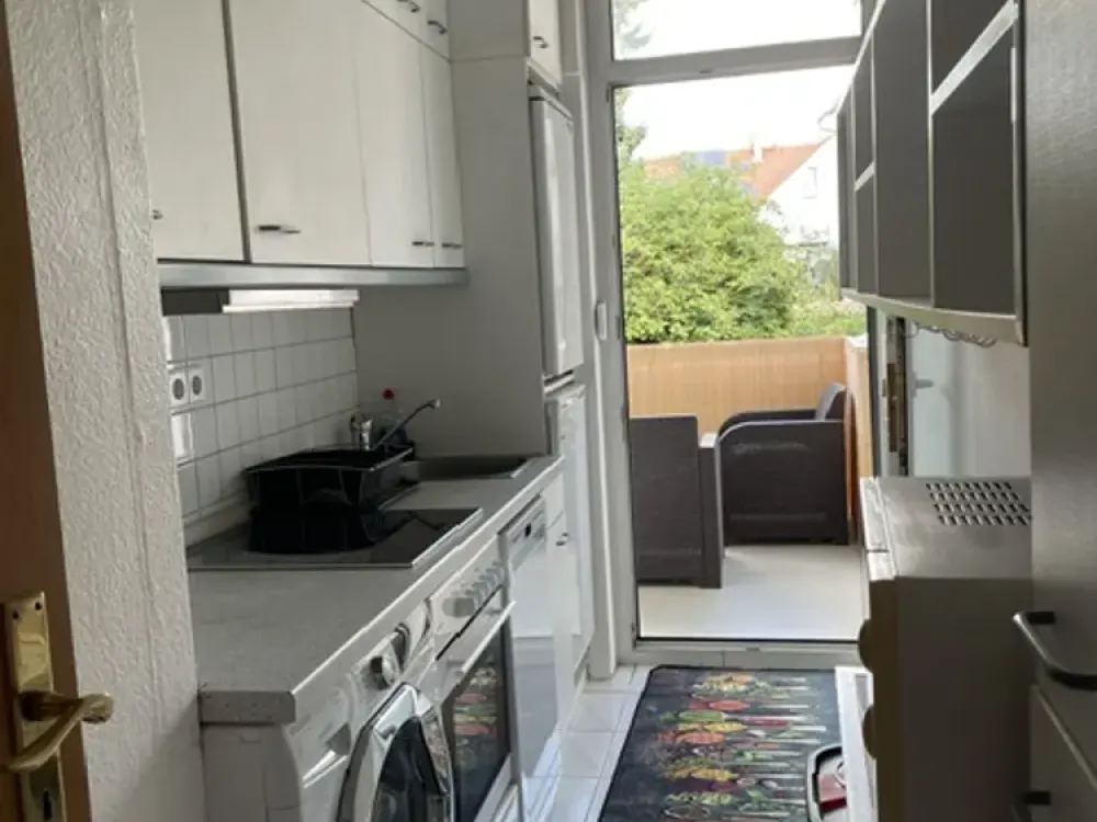 Komplett möblierte Wohnung mit Balkon
