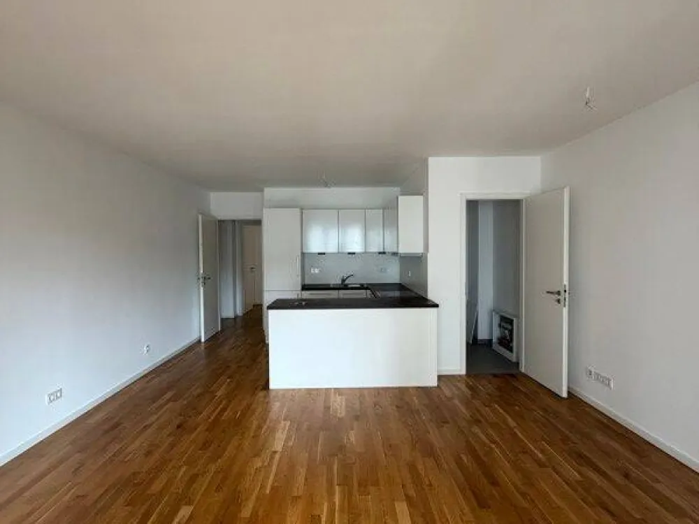 Praktisch geschnittene 4-Raum-Wohnung mit moderner Einbauküche und Balkon