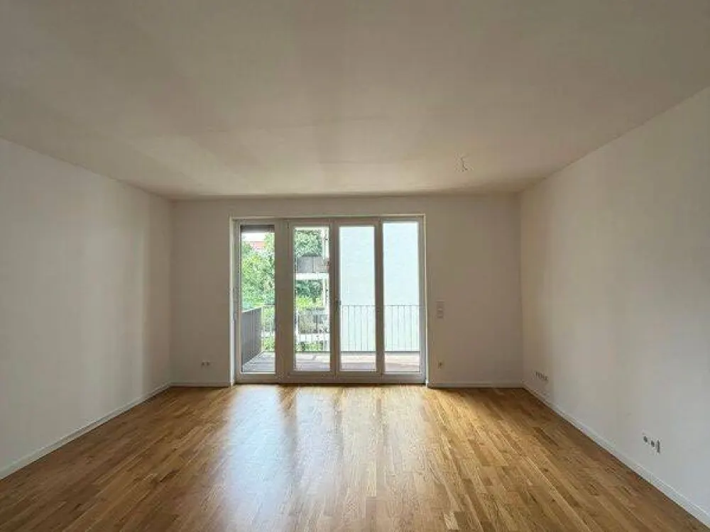 Praktisch geschnittene 4-Raum-Wohnung mit moderner Einbauküche und Balkon