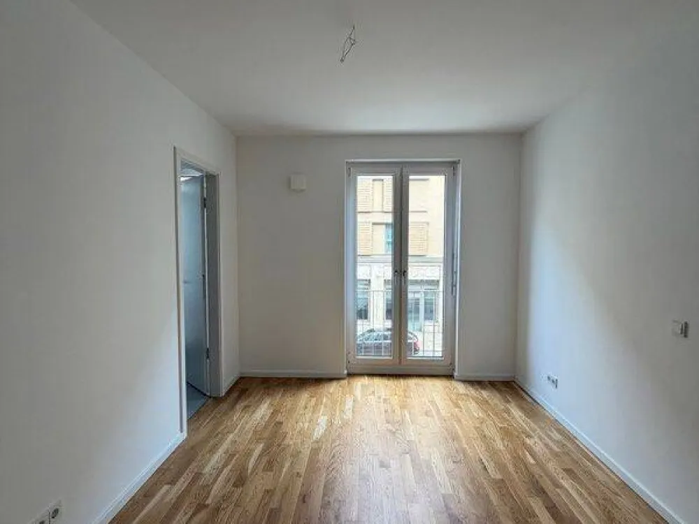 Praktisch geschnittene 4-Raum-Wohnung mit moderner Einbauküche und Balkon