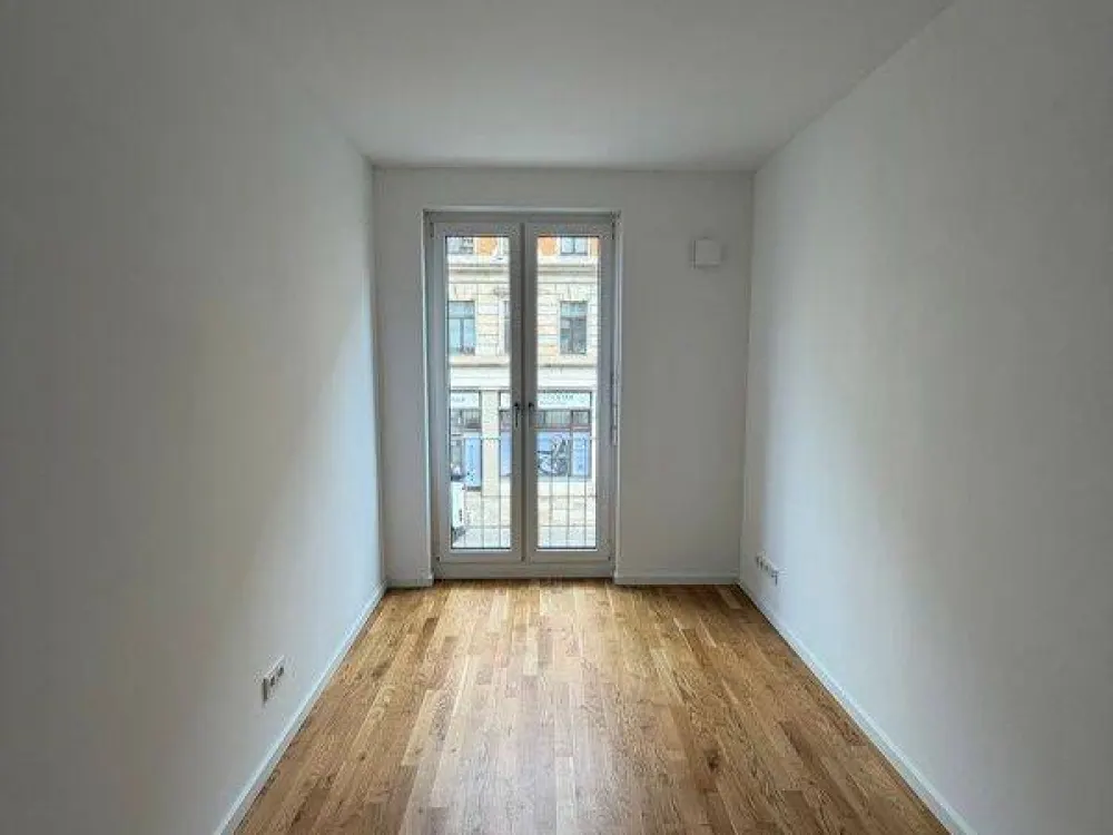 Praktisch geschnittene 4-Raum-Wohnung mit moderner Einbauküche und Balkon