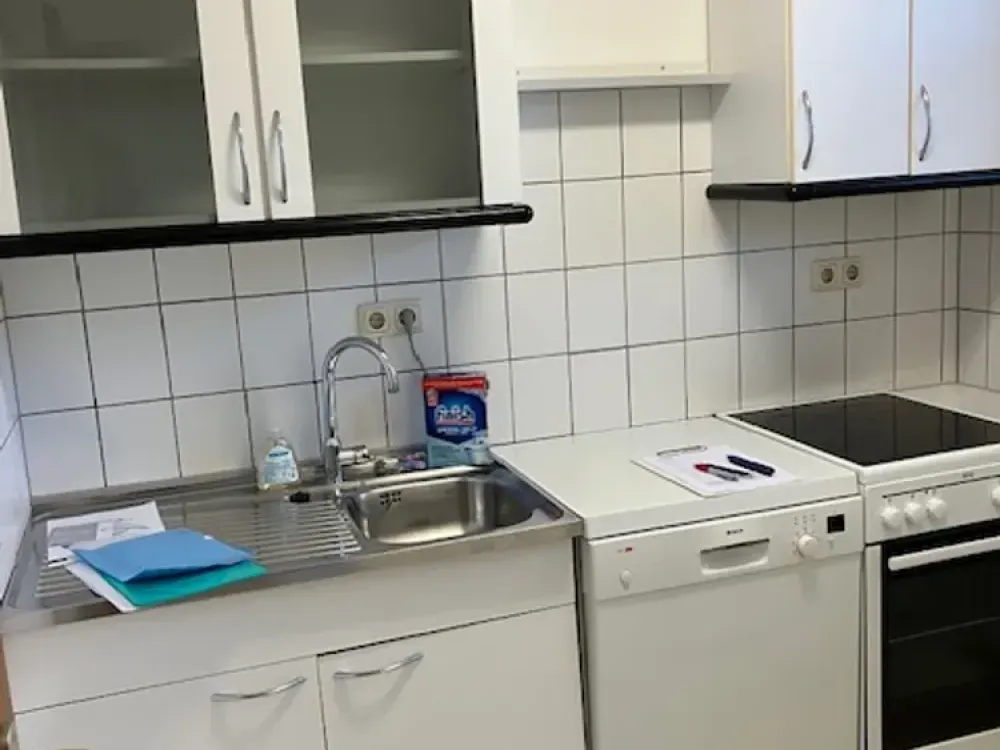 Sunny 2-Room Apartment near Rathenauplatz