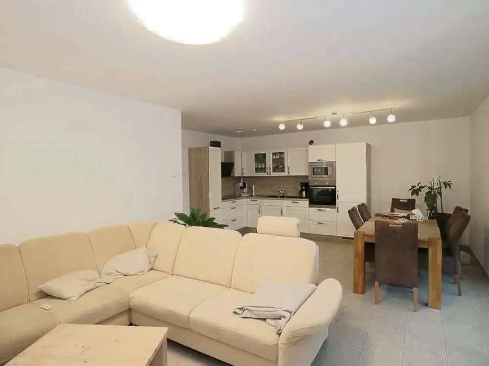 Moderne Gartenwohnung mit Sonnenterrasse