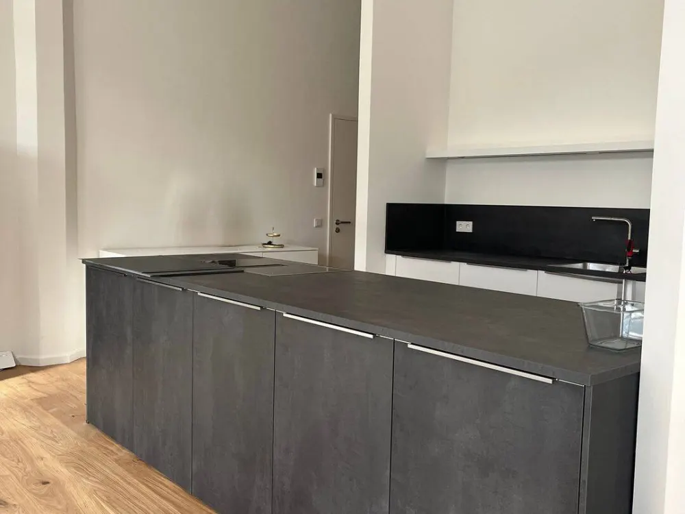 Loft-Charakter im historischen Arsenal | 3 Zimmer | 4 m Decken | Große Terrasse