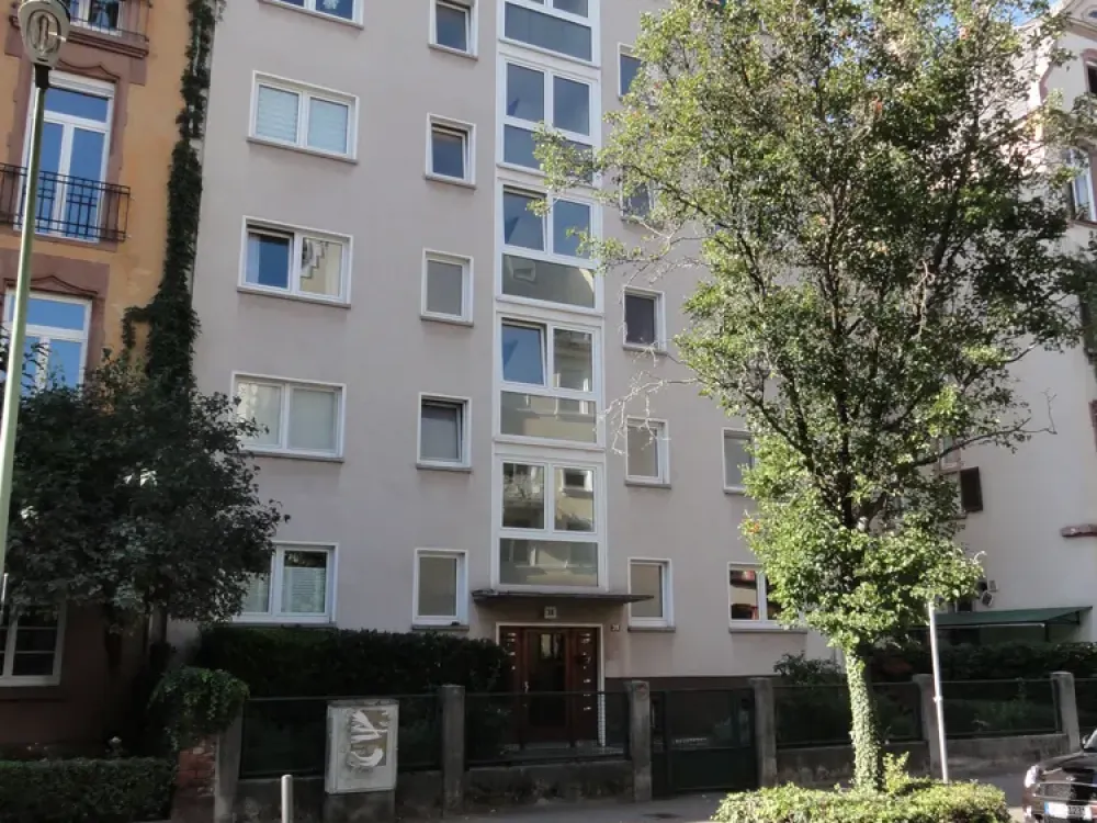 Zentral gelegene 2 Zimmer-Wohnung mit Einbauküche in Bockenheim!