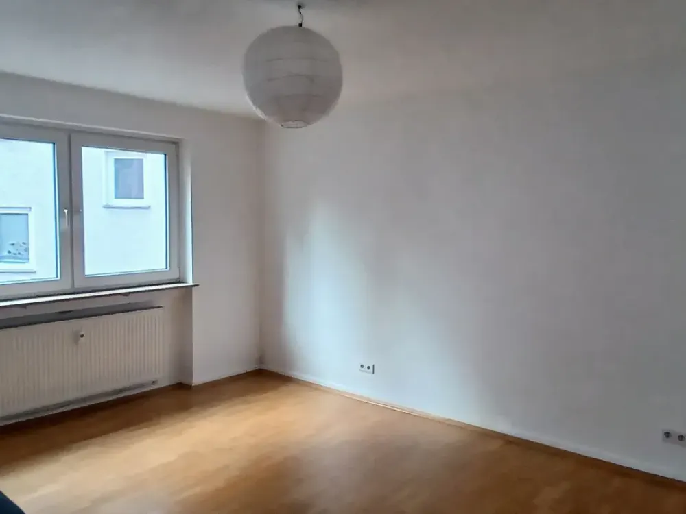 Zentral gelegene 2 Zimmer-Wohnung mit Einbauküche in Bockenheim!