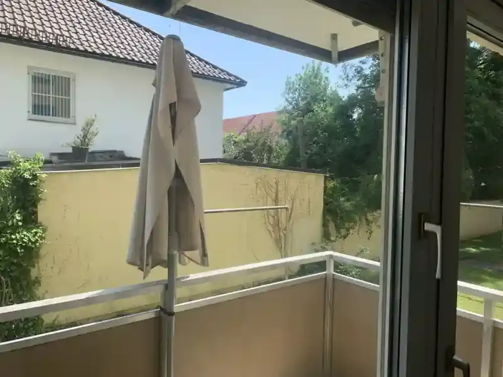 2-Zimmer-Hochparterre-Wohnung mit Balkon und EBK in Laim, München