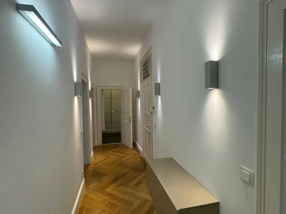 Schöne modernisierte Altbauwohnung im Herzen Schwabings - Teilmöbliert