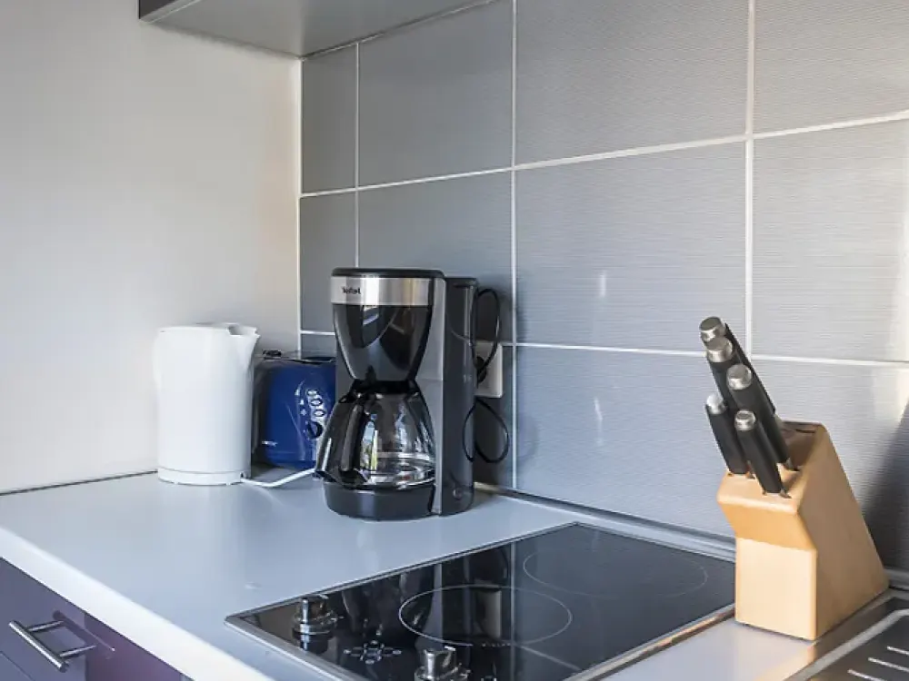 Ruhige, renovierte, volleingerichtete 1-Zimmer-Wohnung ++Waschmaschine++Zimmer