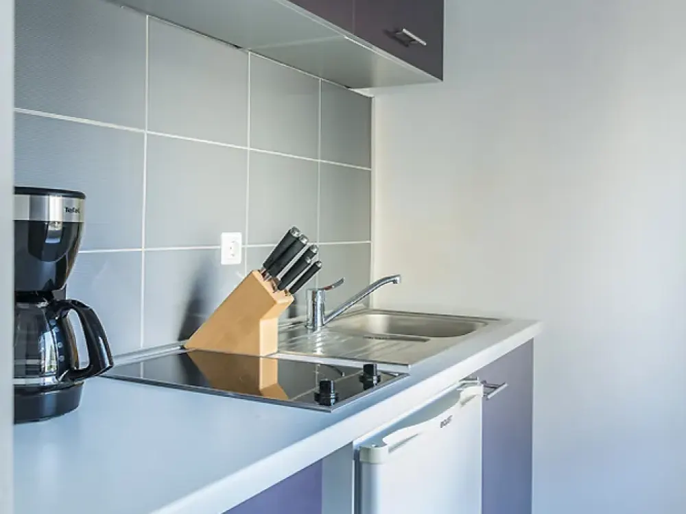 Ruhige, renovierte, volleingerichtete 1-Zimmer-Wohnung ++Waschmaschine++Zimmer