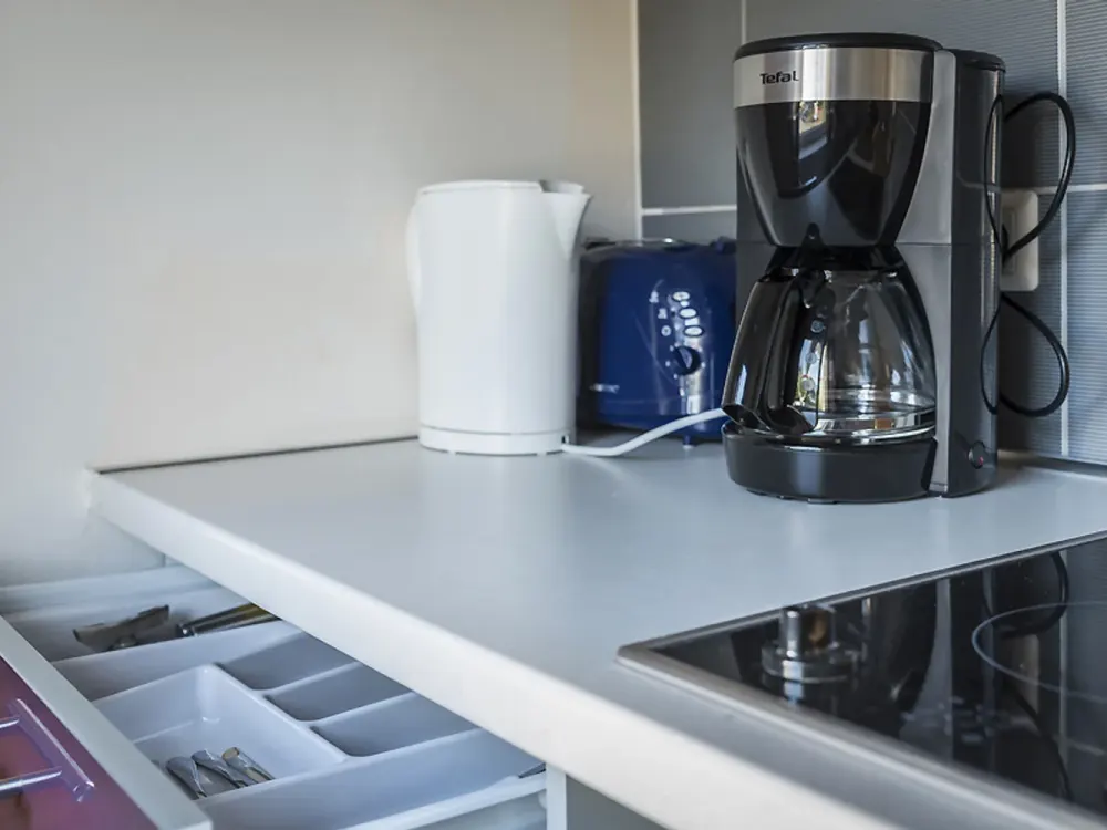 Ruhige, renovierte, volleingerichtete 1-Zimmer-Wohnung ++Waschmaschine++Zimmer