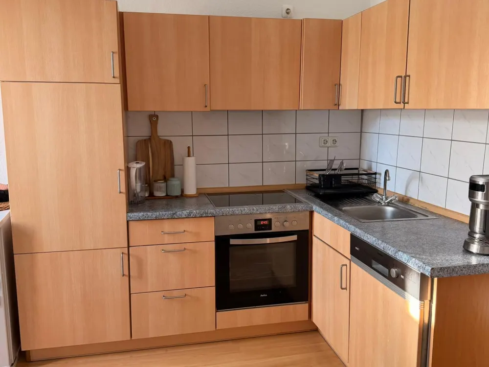 2 zimmer, zentral, Balkon, Einbauküche