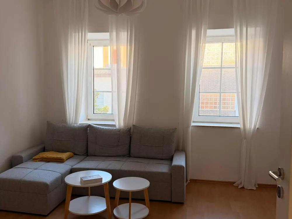 2 zimmer, zentral, Balkon, Einbauküche
